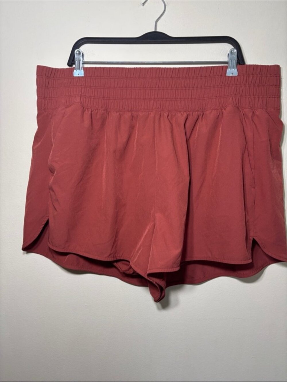 Women's Extra High-Rise Athletic Shorts in Rust Red